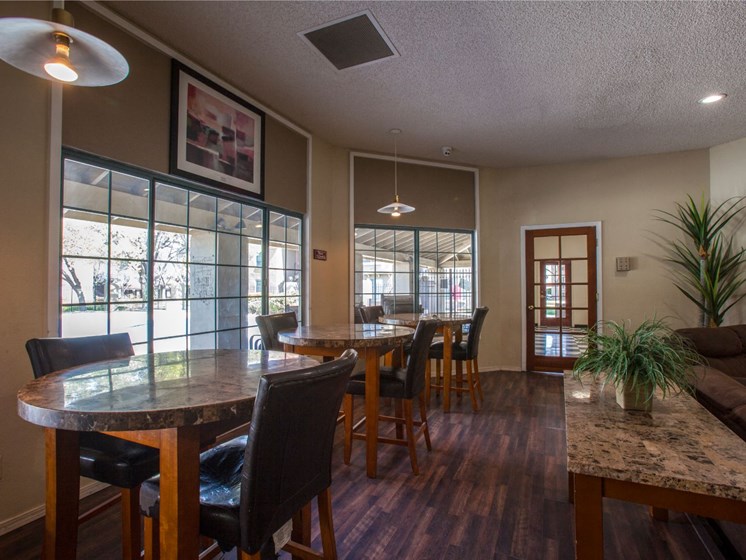 Clubhouse at Cinnamon Tree Apartments in Albuquerque, MN